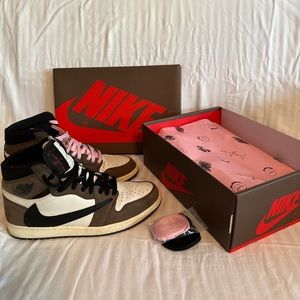 Travis Scott × Air Jordan 1 Retro High OG 'Mocha'